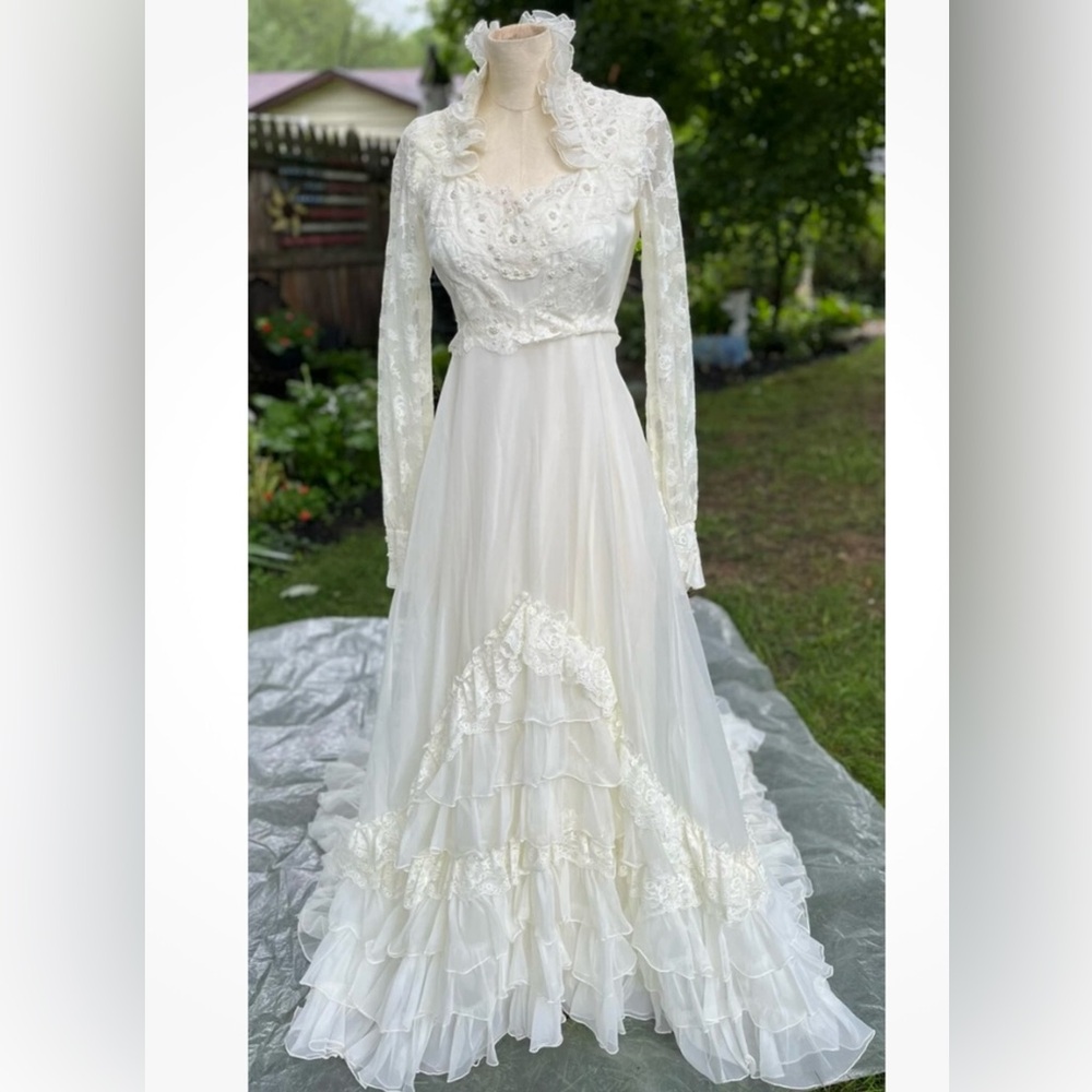 Vintage 80s does Victorian wedding dress ivory lace ruffle pearl